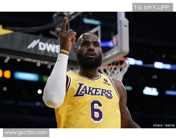 詹姆斯的传奇之路:从青涩少年到NBA巨星的辉煌历程 詹姆斯的传奇之路:从青涩少年到NBA巨星的辉煌历程